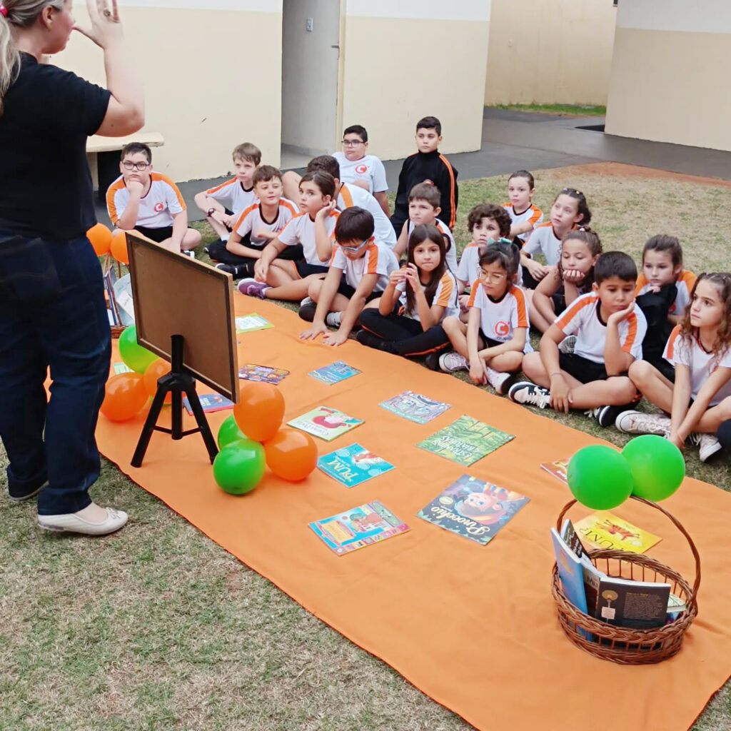 Colégio CELQ realiza Piquenique Literário ao ar livre