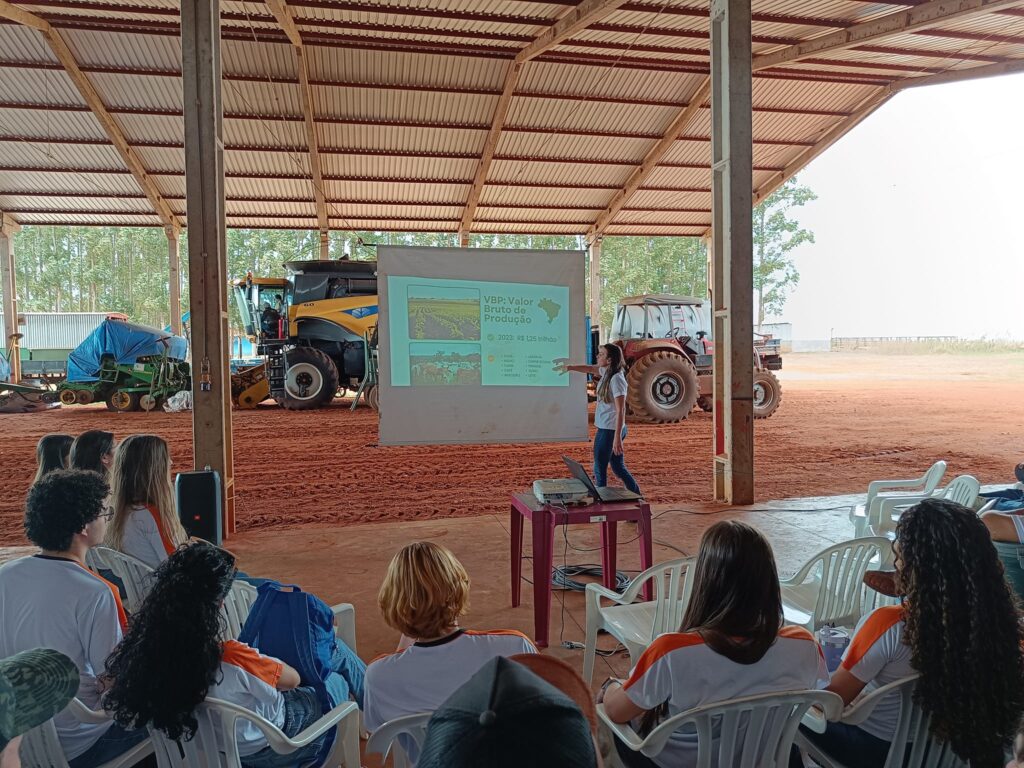 Alunos do Colégio CELQ vivem experiência única na Fazenda Sertãozinho