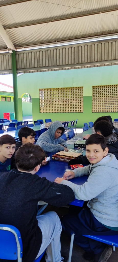 Entre Refeições e Aprendizado: A Dinâmica do Almoço no Ensino Integral