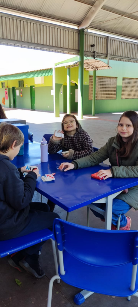 Entre Refeições e Aprendizado: A Dinâmica do Almoço no Ensino Integral